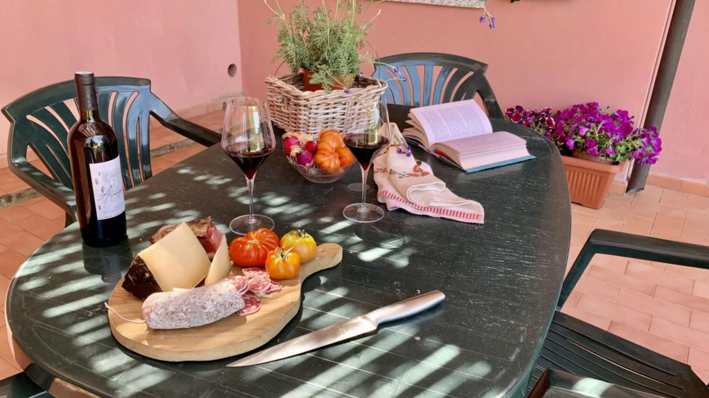 Residence with pool. Three rooms apt. for 5/6 people.-SERAMATTINO D