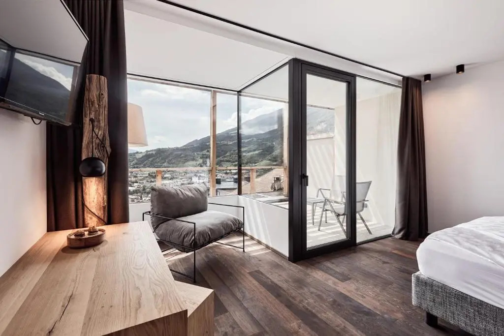 byHaller Suites & AO Restaurant