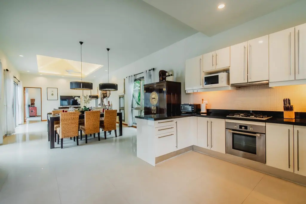 Ivory Pool Villa in Nai Harn Villa
