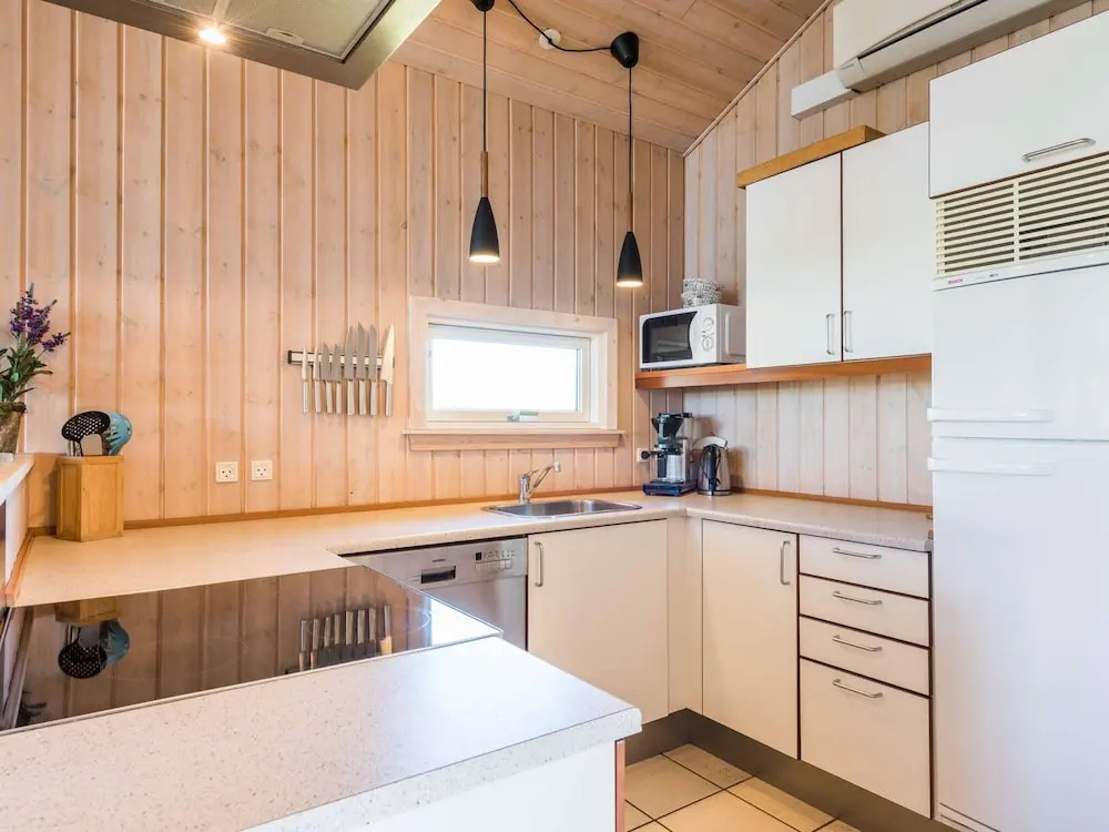 Bright and Spacious Family Retreat-By Traum