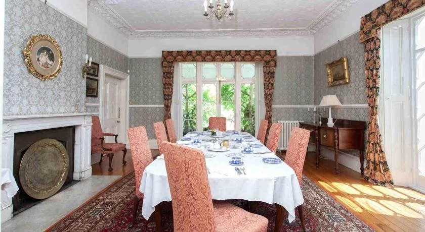Hollybank House