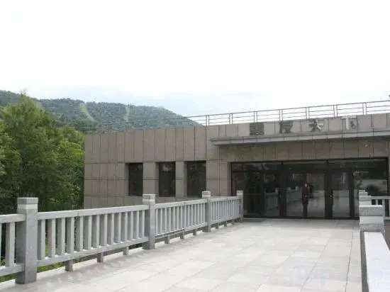 Snow Dance Mountain Resort (Yabuli Ski Resort and Tourist Area Branch)(雪舞山庄（亚布力滑雪旅游度假区店）)