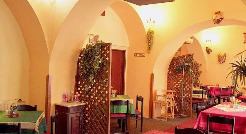 Restaurace a Penzion Podloubí