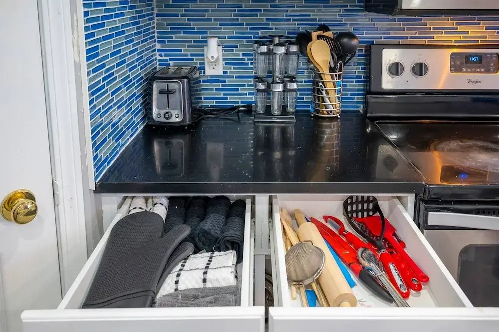 240 Spacious Modern Home w AC