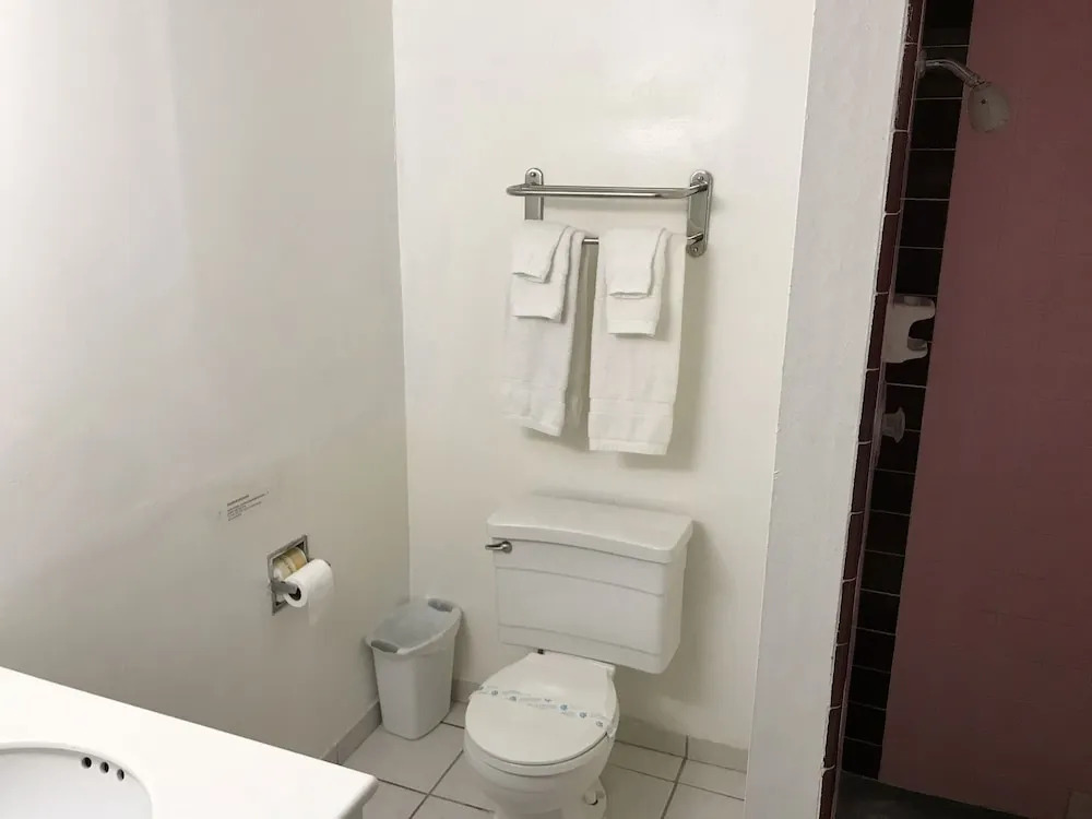 99 Palms Inn & Suites
