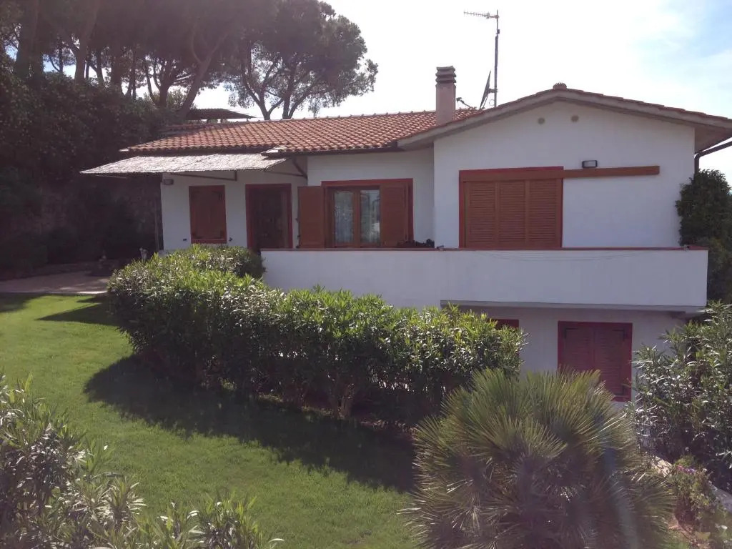 Apartment in Villa 2 to 4 Persons With Large Garden "stella"