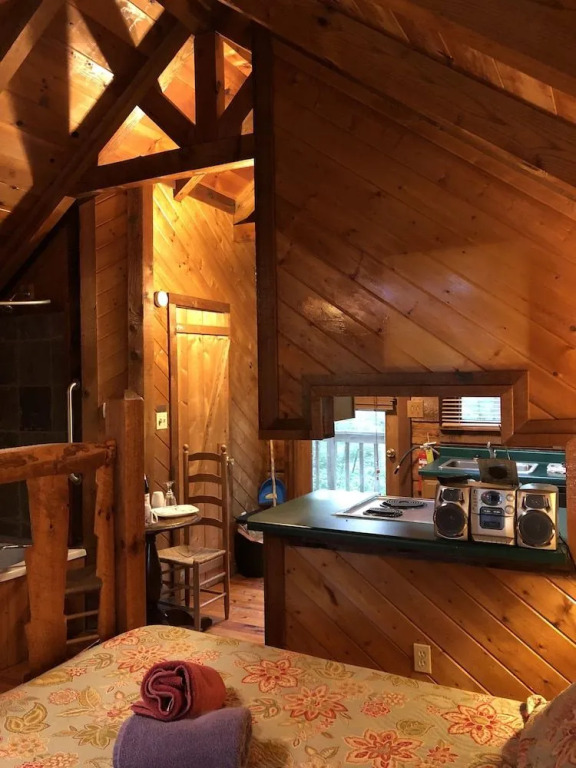 Gatlinburg Mountain Magic Hot Tub Cabins