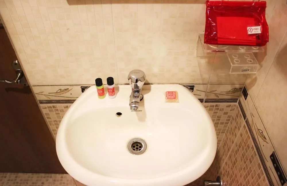 OYO 1327 Inchara Hotel