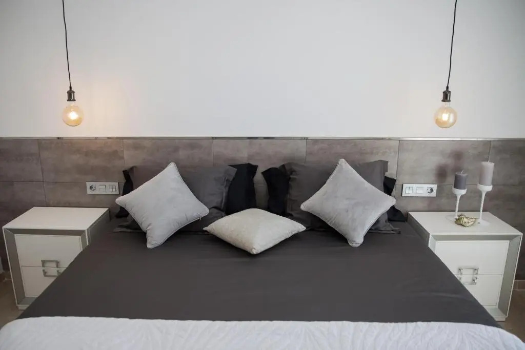 Spacious 200 sq.m. penthouse with sea view terraces