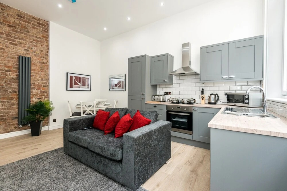 Spacious City Centre 2-Bedroom Apartment by StaySavvy Accommodation