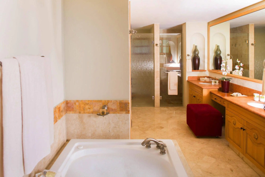 Villa La Estancia Condo: Pools, Hot Tub, & Balcony
