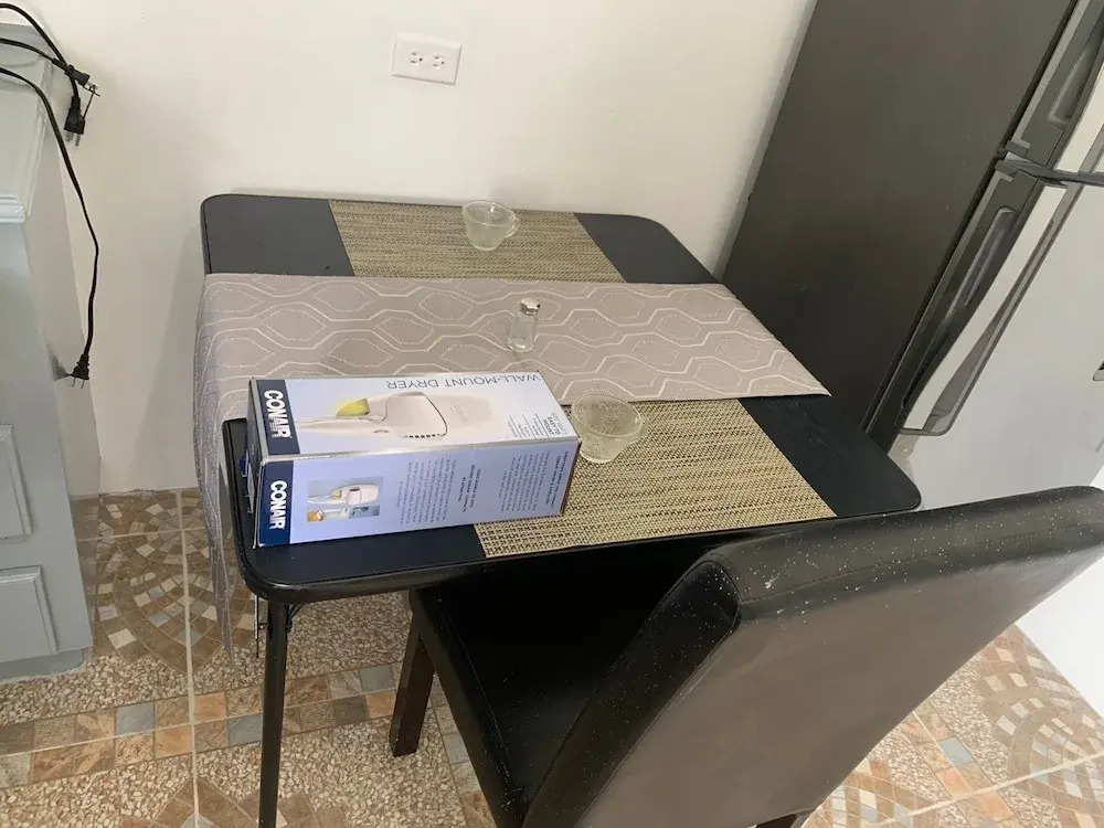 1 Bed Studio Apt - Parking, Wifi, Mountain Views