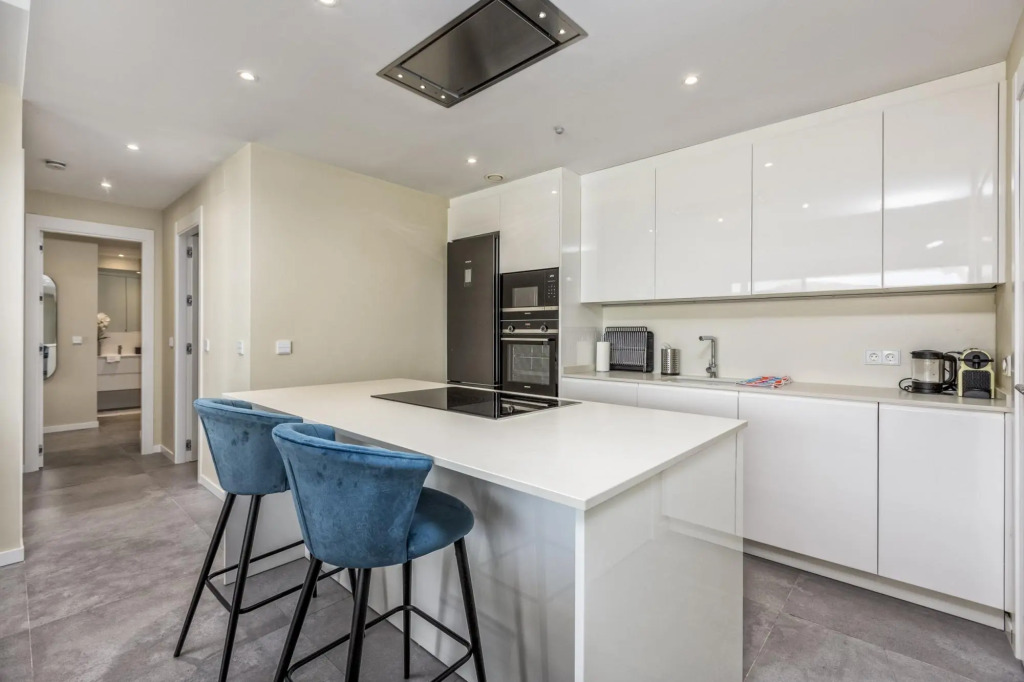 Luca in Fuengirola with 2 bedrooms and 2 bathrooms