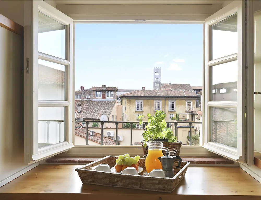 Isabella by Vacation in Lucca