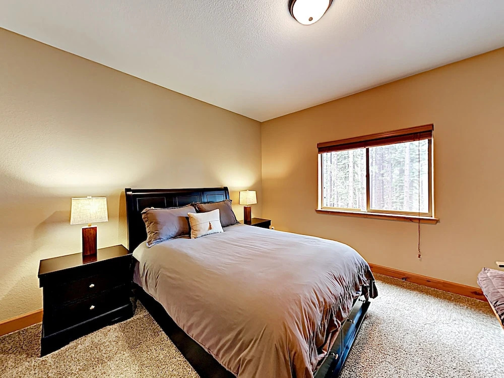 2451 South Lake Tahoe - 4 Br Home