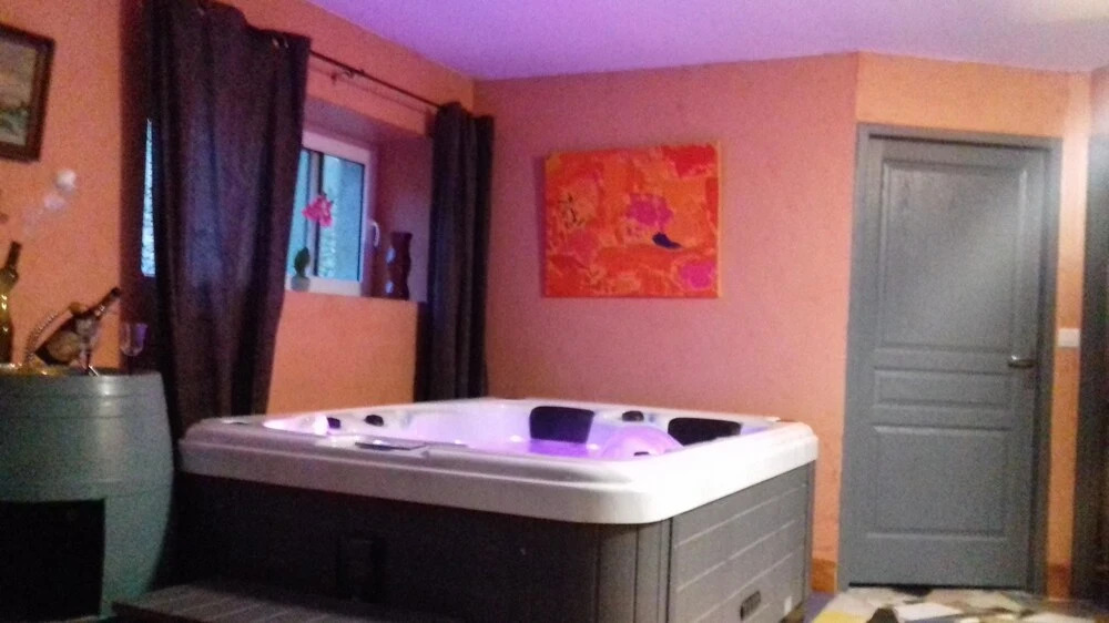 Apartment With one Bedroom and spa in Gézier-et-fontenelay, With Wonde