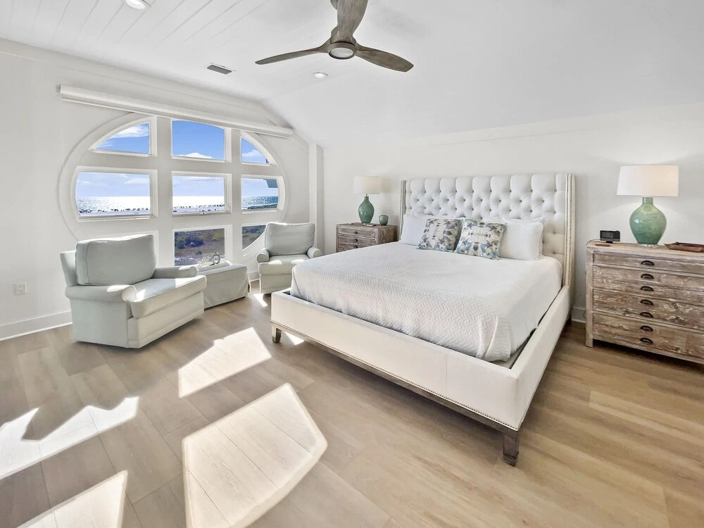 Views From Above 3 Bedroom Condo by RedAwning