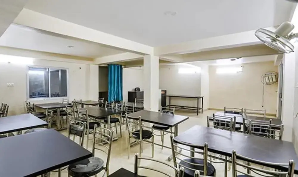 Lily Grand Hyderabad Gate by OYO Rooms