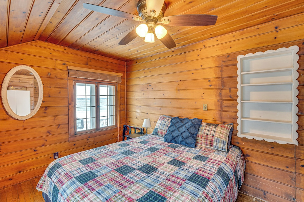 Family-friendly Lake Waubesa Home: Boat + Swim!