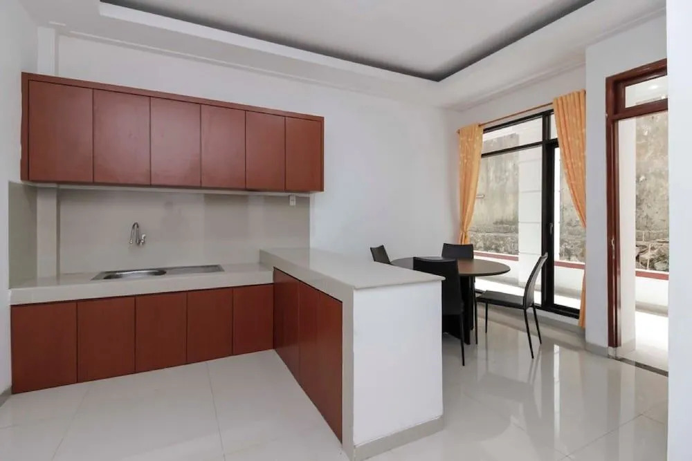 RedDoorz Premium near Stasiun Lenteng Agung