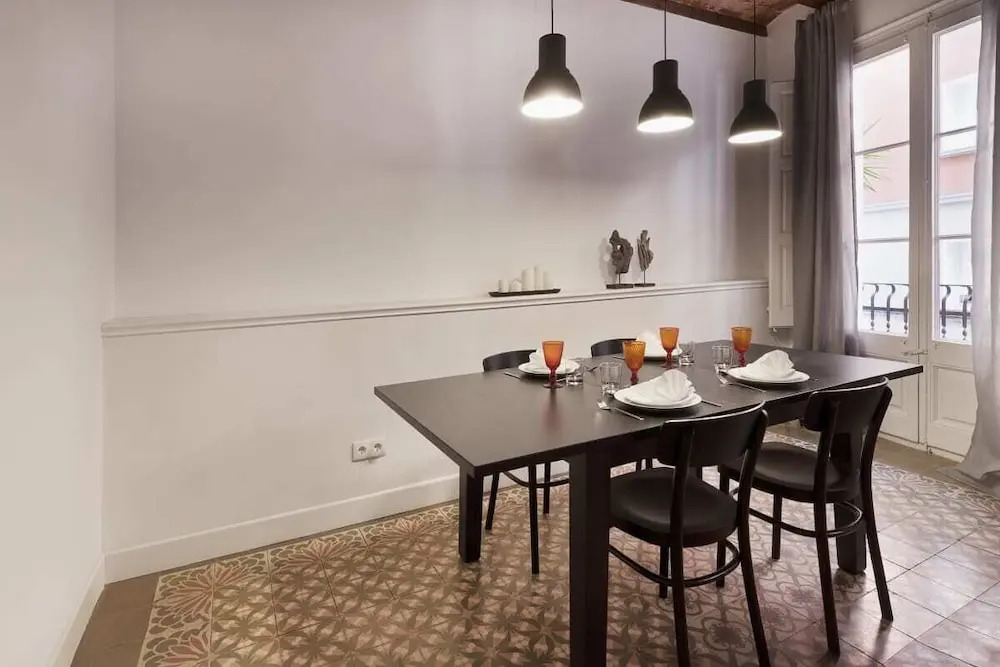 Welcoming 2 Bed With Balcony in Gracia