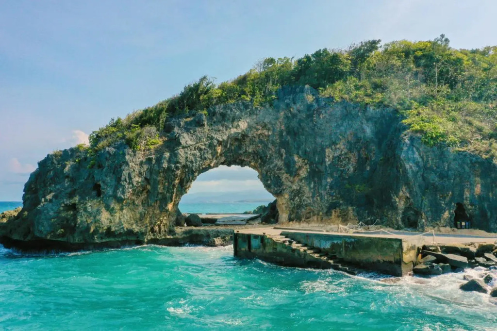 MCollection - Poolside Escape Near Boracays Iconic Keyhole