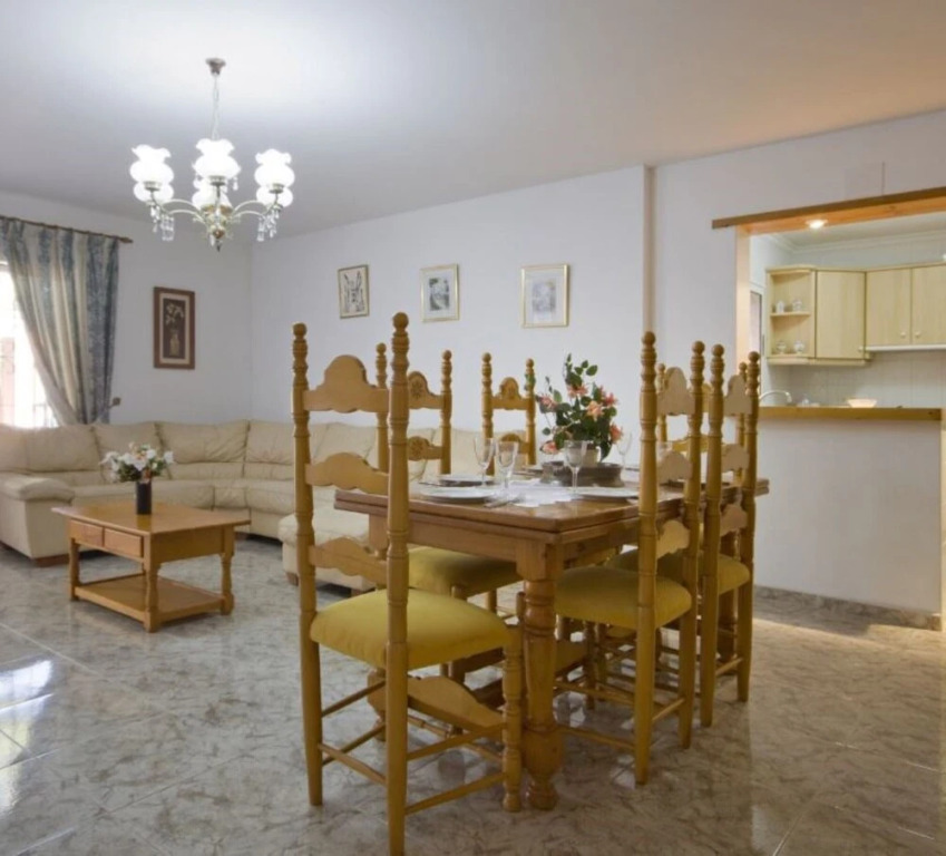 Villa - 8 Bedrooms with Pool and WiFi - 106415