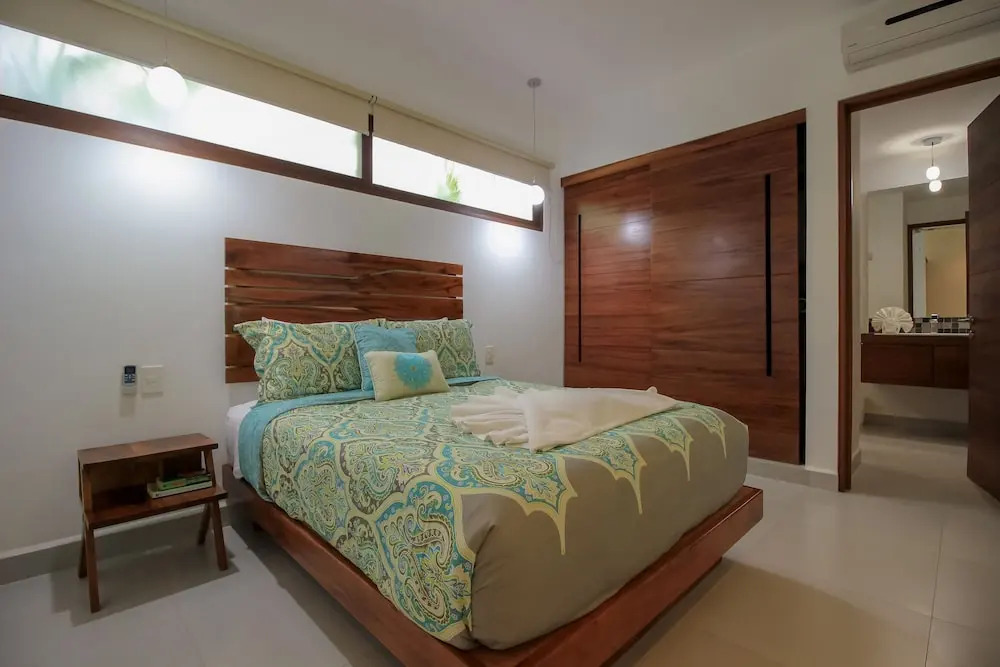 Loft with Jungle View hosted by Olahola