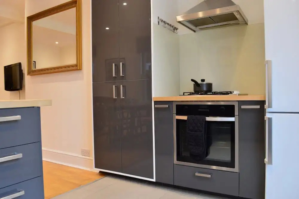 Shepherd's Bush 2 Bedroom Flat With Garden