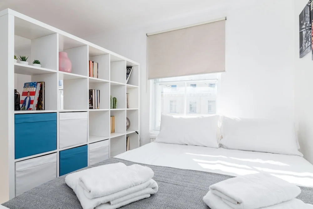 Bright Studio Flat, Amazing Location!