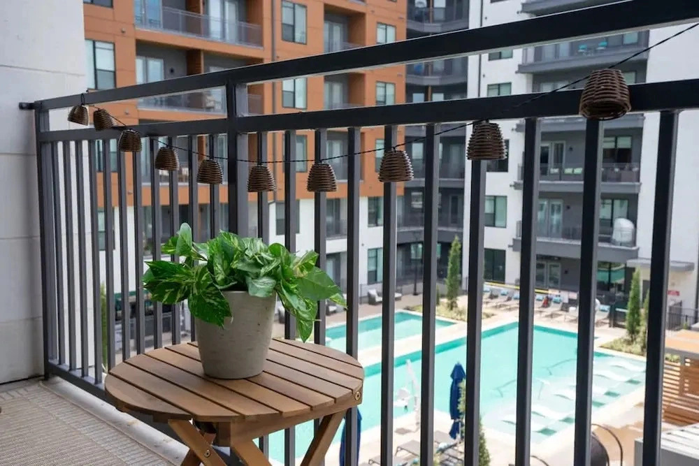 12min DT 6min Domain Studio-pool Free Parking