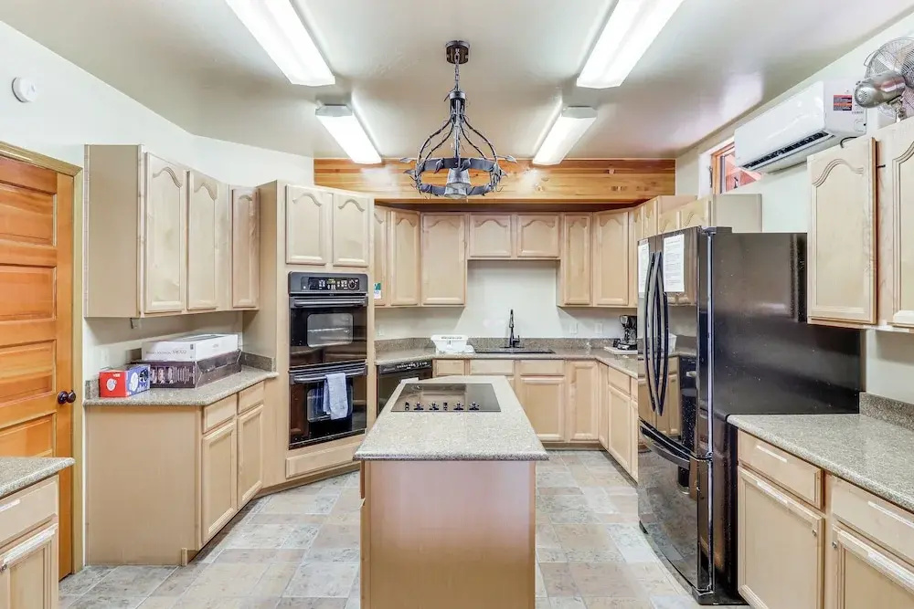 Hike & Fish: Cozy Cabin w/ Patio in Show Low!