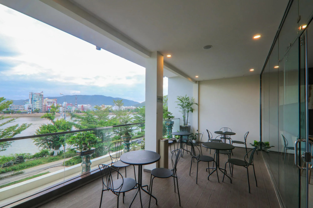 Lake View Hotel