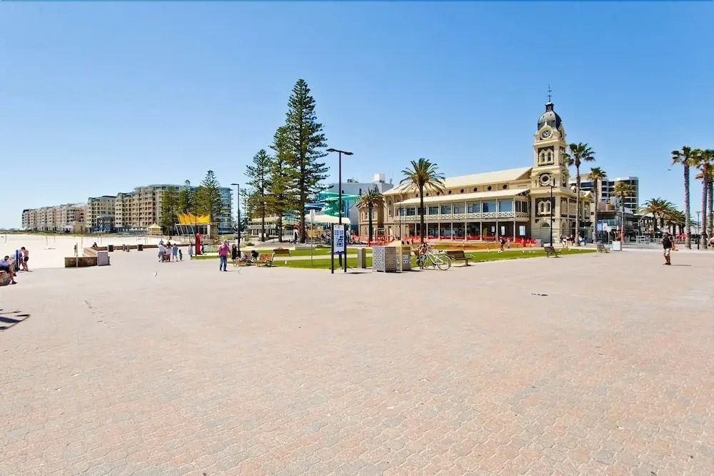 Aqua Waves Glenelg Central Studio Apt