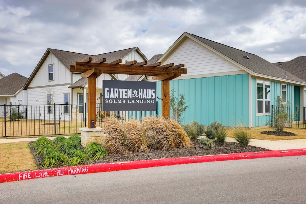 Modern New Braunfels Gem 3 Mi to Gruene Hall!