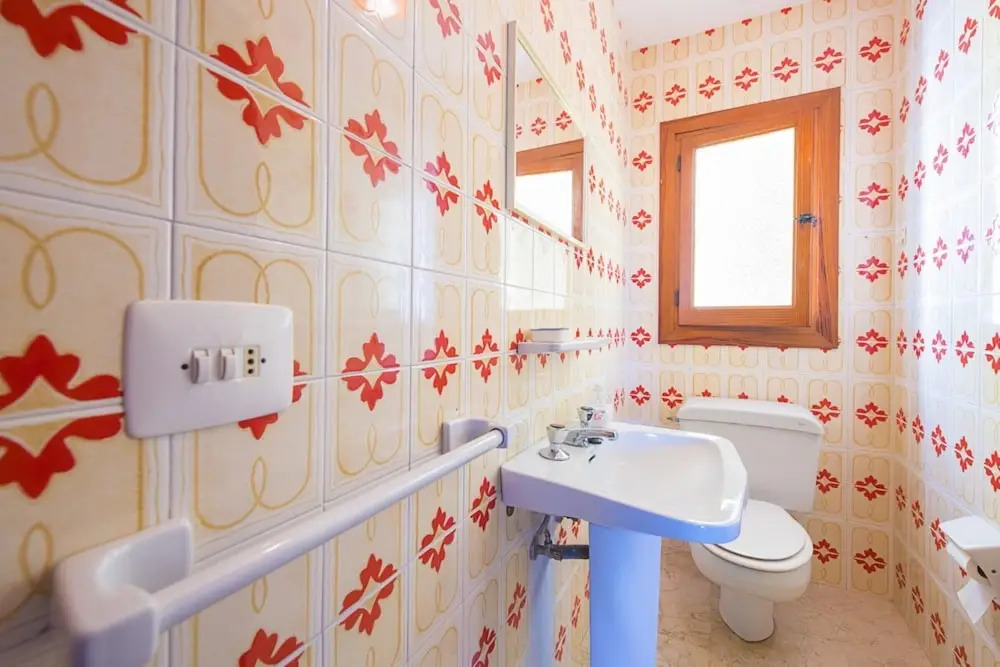Villa - 5 Bedrooms with Pool, WiFi and Sea views - 104968