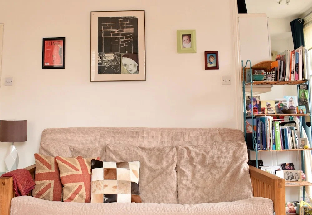 Spacious Studio Apartment in Portobello Road
