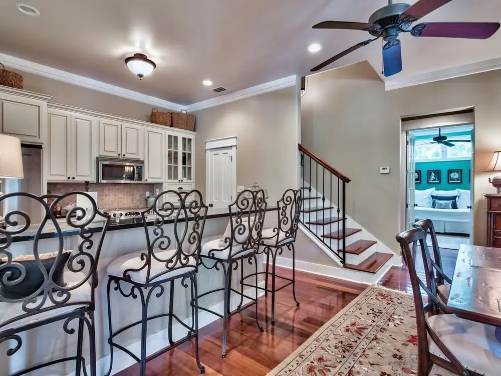 Large Private Pool & Short Walk to Beach! Outdoor Tv!!