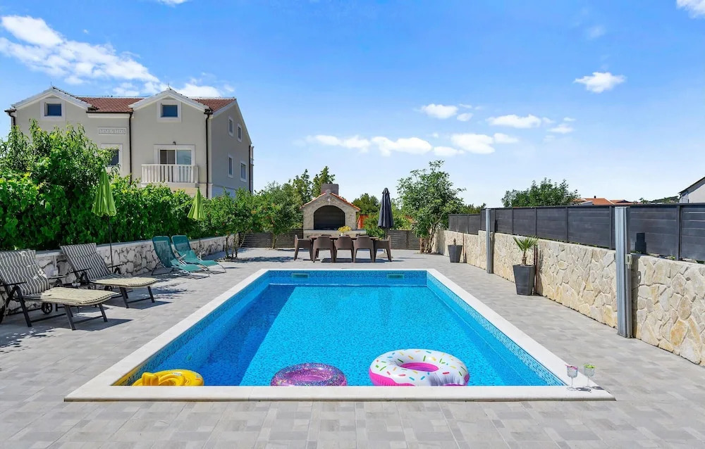 Awesome Home In Vodice