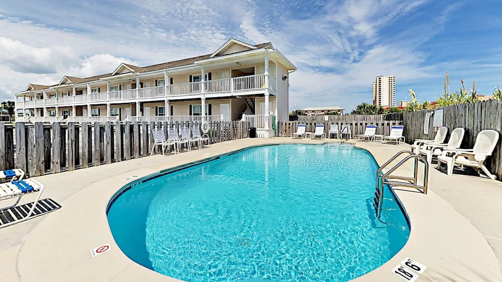 Gulf Shores Condo Ideal for Snowbirds by RedAwning
