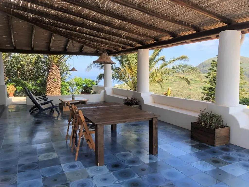 Case Quattrocchi - Giardino e Terrazzi con vista Panoramica sul Mare, Etna e Vulcano
