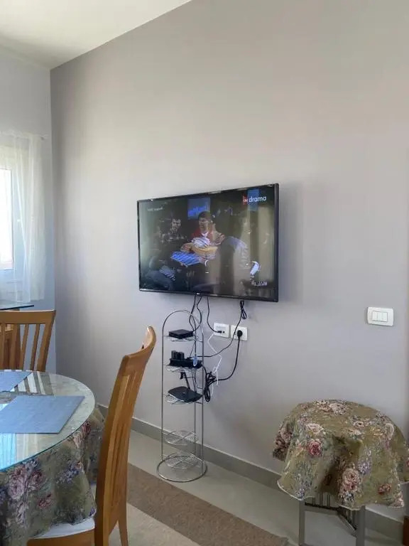 A lovely 2 BR apartment at Waterside