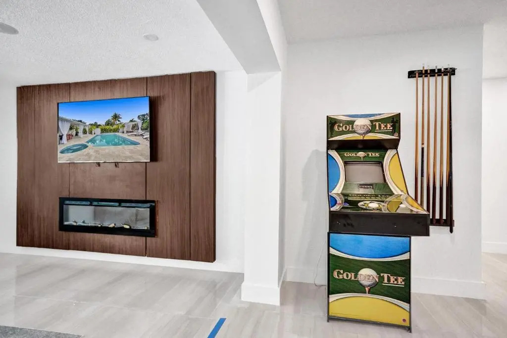 Newly Renovated 5br Villa with pool in Ft Lauderdale on the water