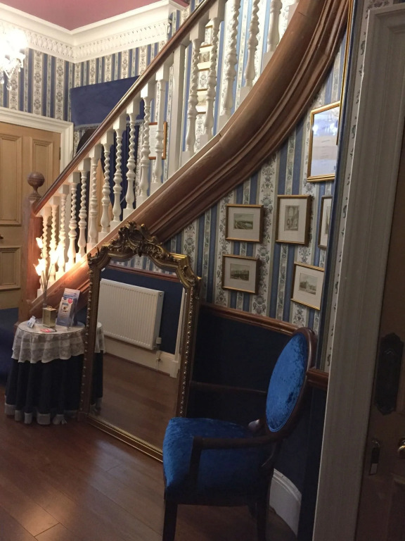 Lauderville guest house
