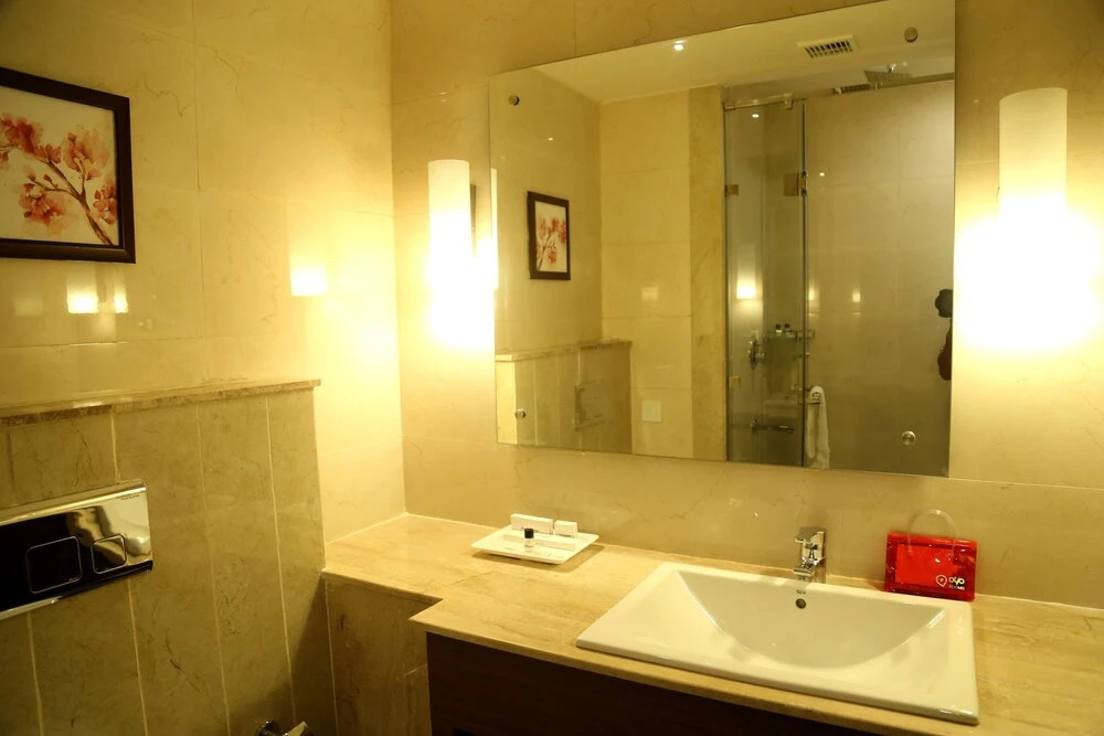 OYO 1394 Ambassador Hotel