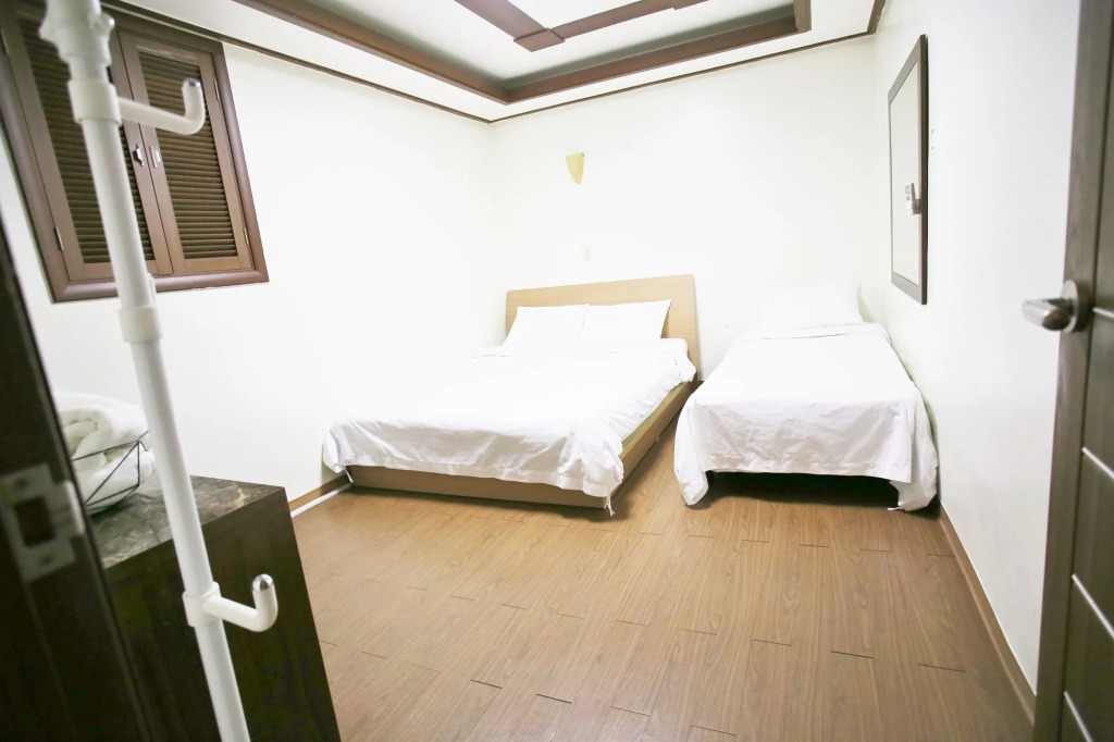 Sinchon Sisters Hostel
