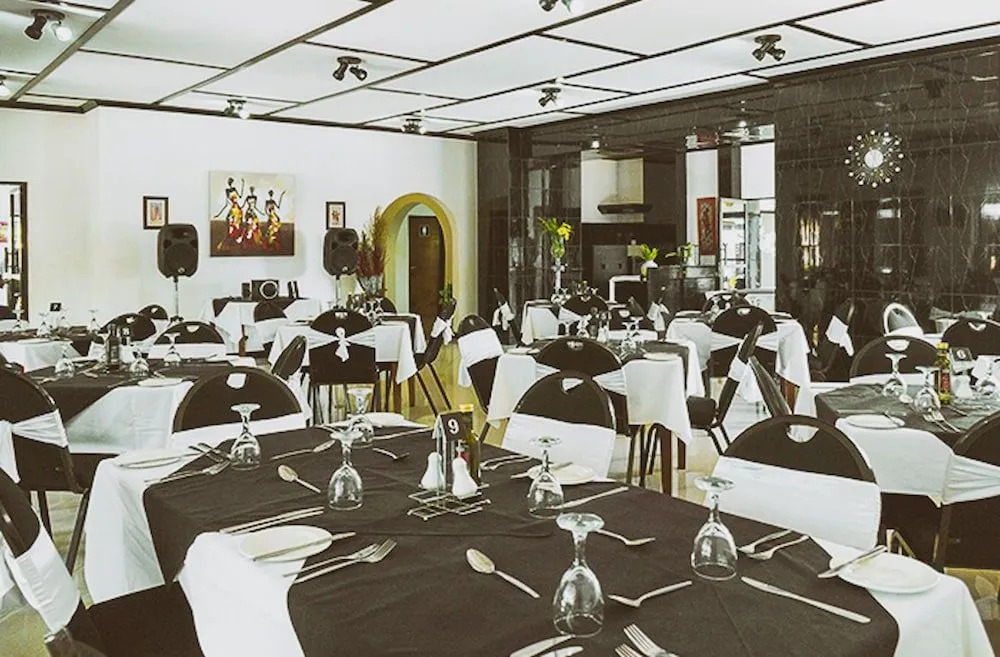 Le Dolphin's Grand Paradiso Hotel