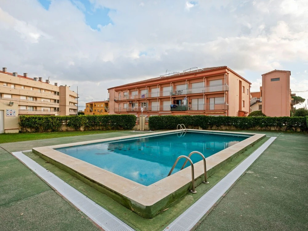 Picturesque Holiday Home in L'estartit With Swimming Pool