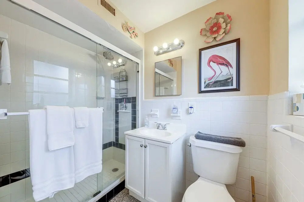 Ft Lauderdale Apt w/ Pool - 1 Mi to Beach Access!