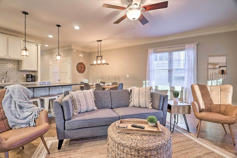 Modern Black Mountain Cottage: 17 Mi to Asheville!